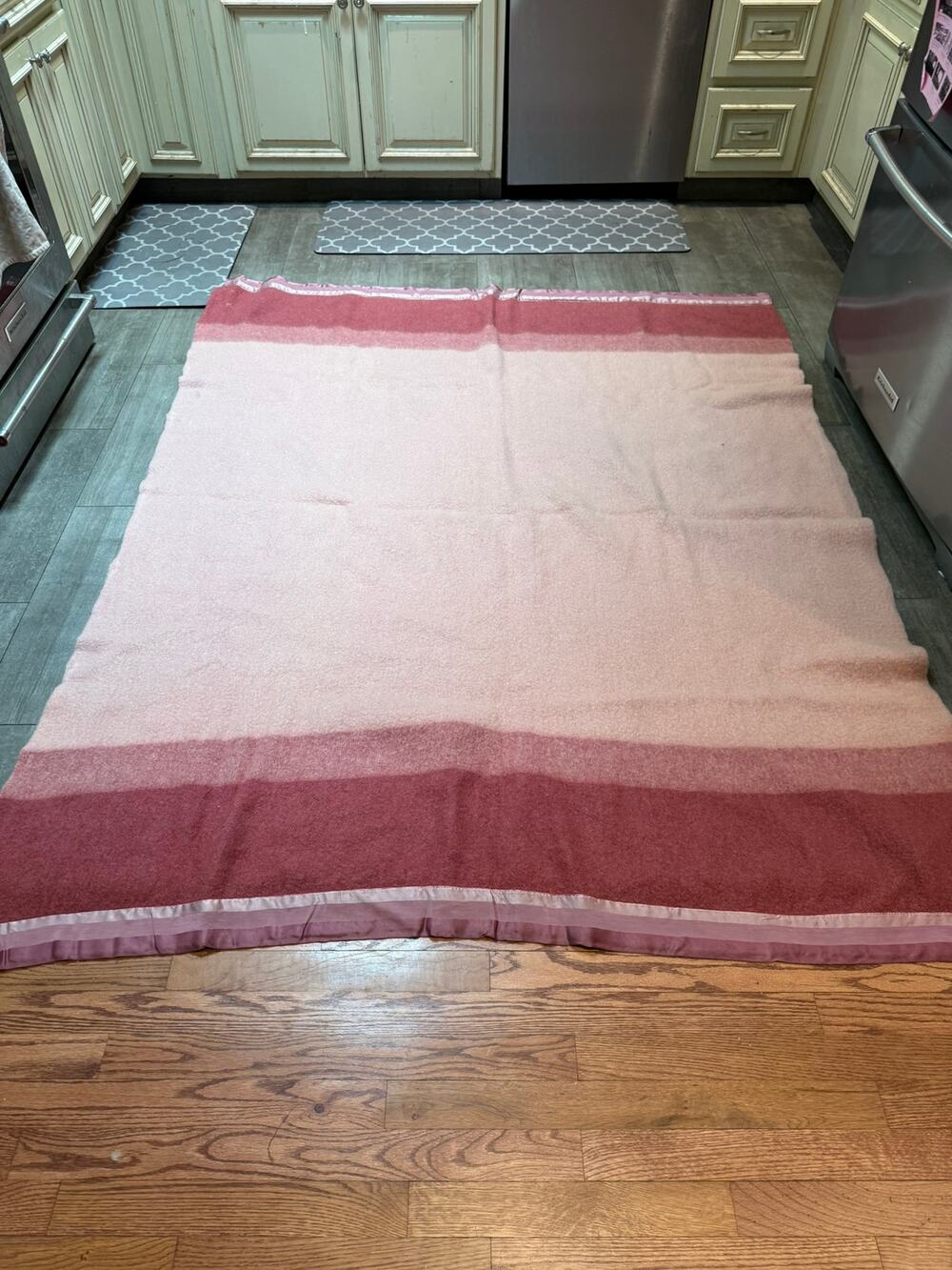 Vintage Wool Blanket Pink Ombre Satin Trim Throw Bed Blanket 80x64 EUC